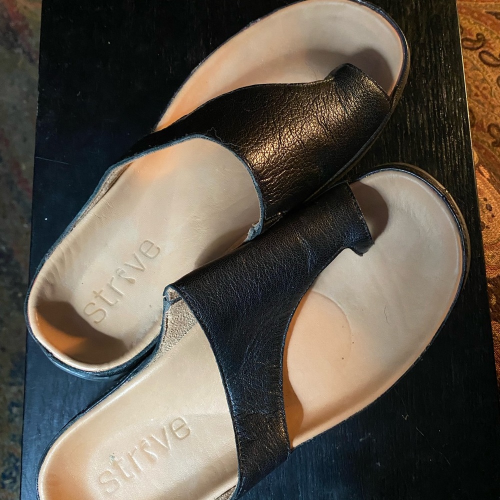 Strive sandal black 37 only tried on